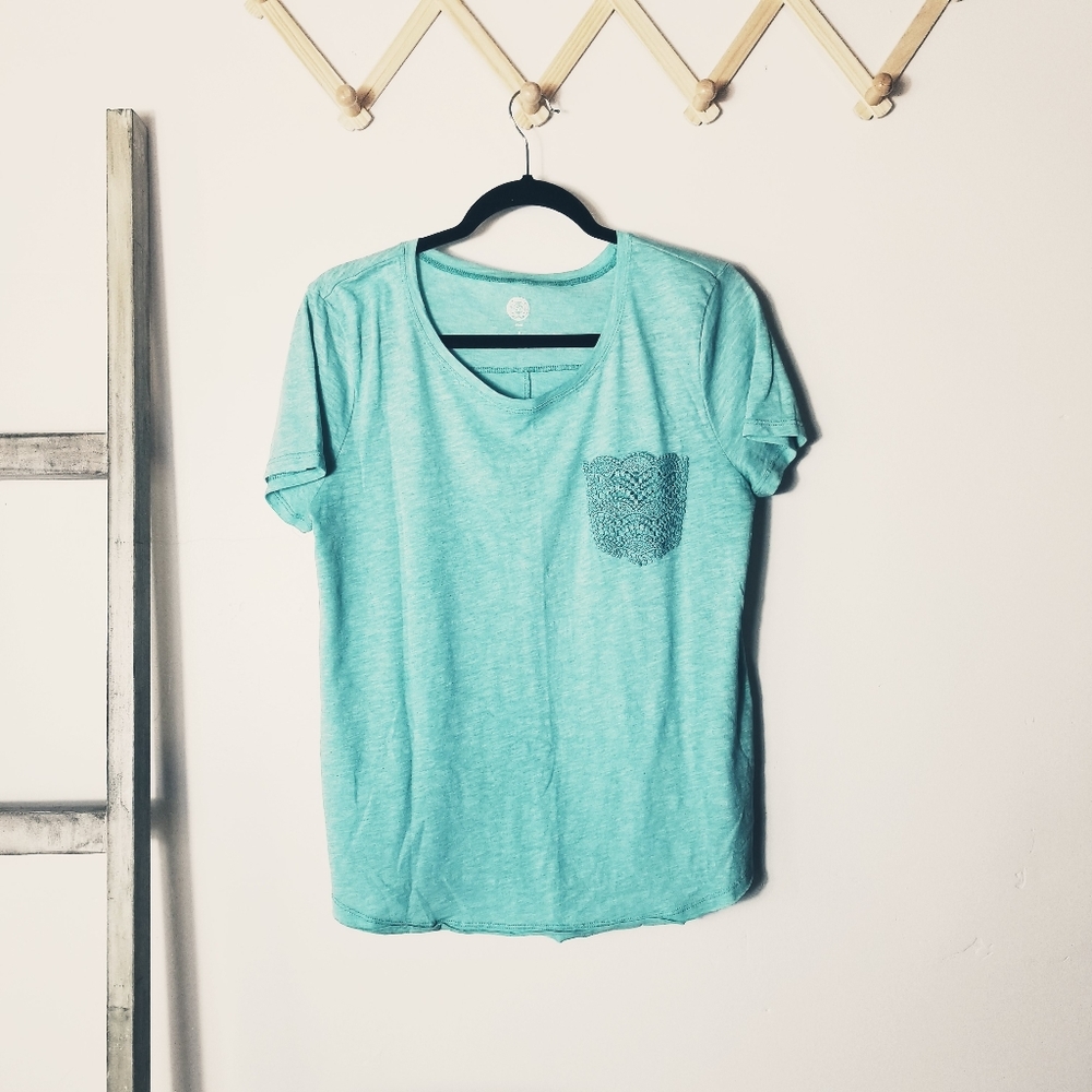 SO SHORT SLEEVE POCKET TEE GREEN AND WHITE SIZE MEDIUM